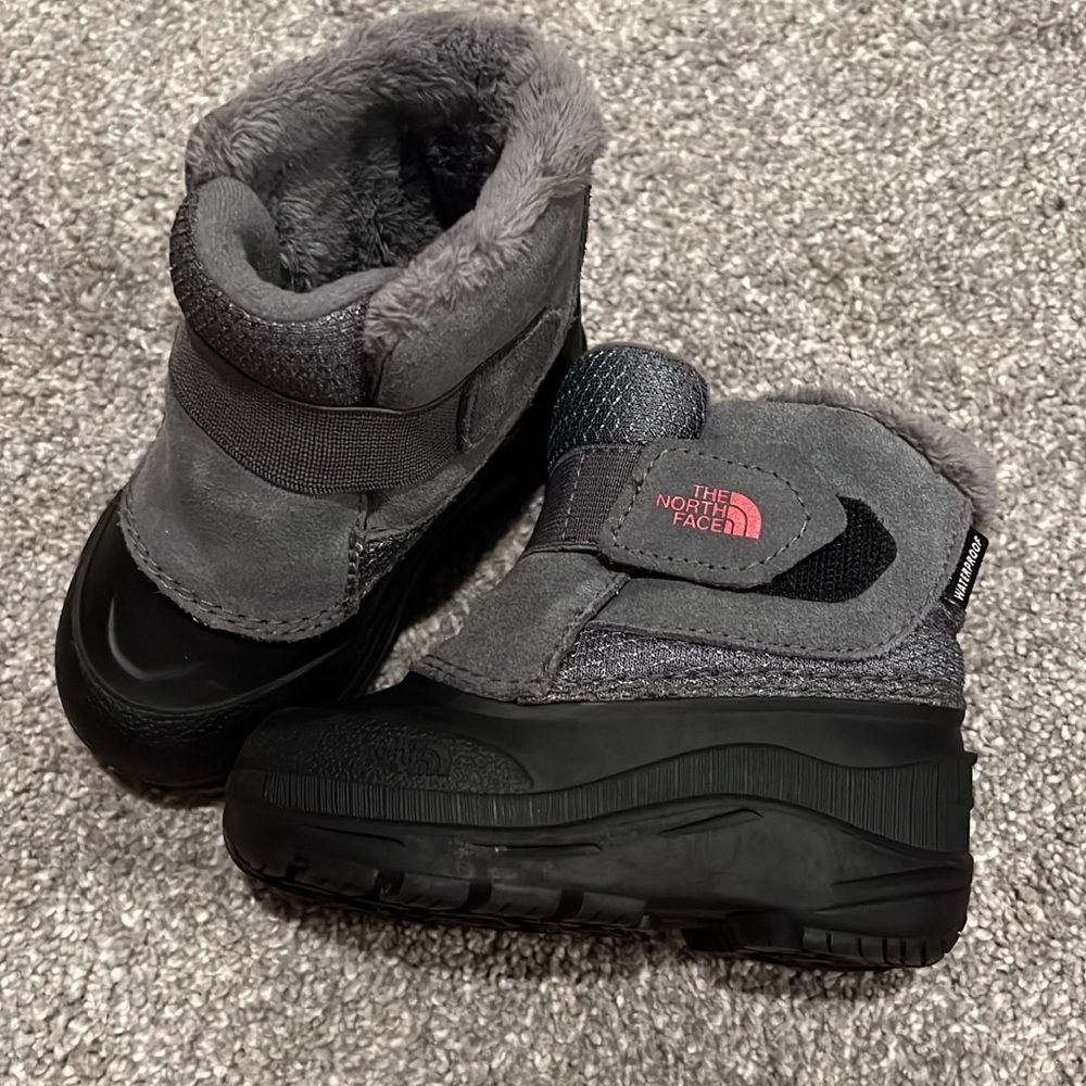 North face toddler snow boots. Size 6c